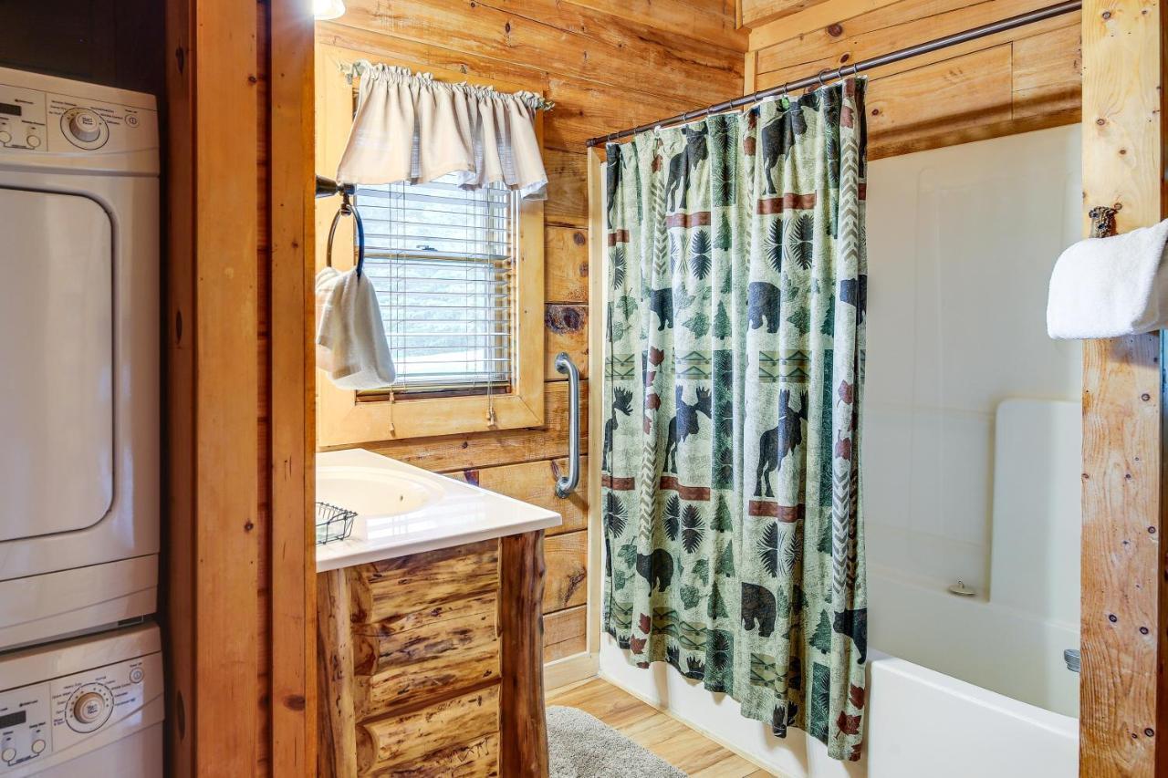 Sevierville Cabin With Wraparound Deck And Lake Access المظهر الخارجي الصورة